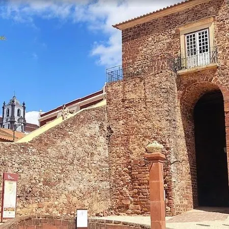 Lovely 4-Bed Town House In The Down Town Of Tavira شقة *
