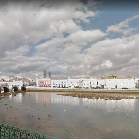 Appartamento Lovely 4-Bed Town House In The Down Town Of Tavira *